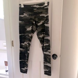 Garage camo leggings